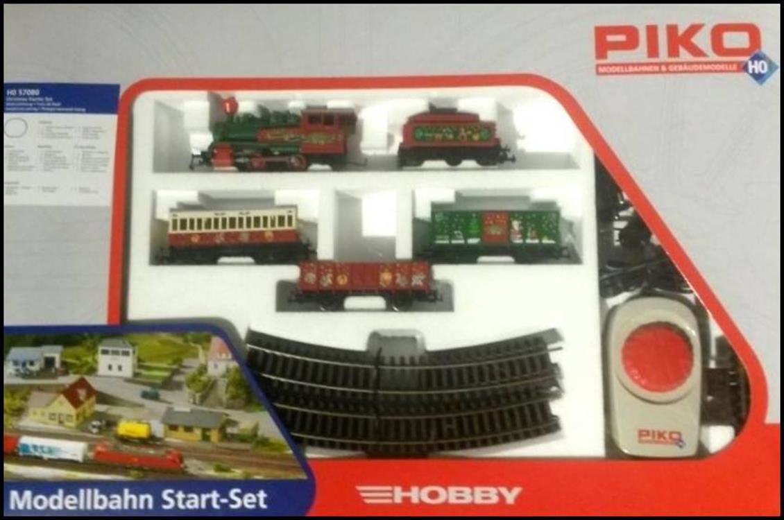 57080 1/87 STARTER SET X-MAS LOCO W 3 CARS